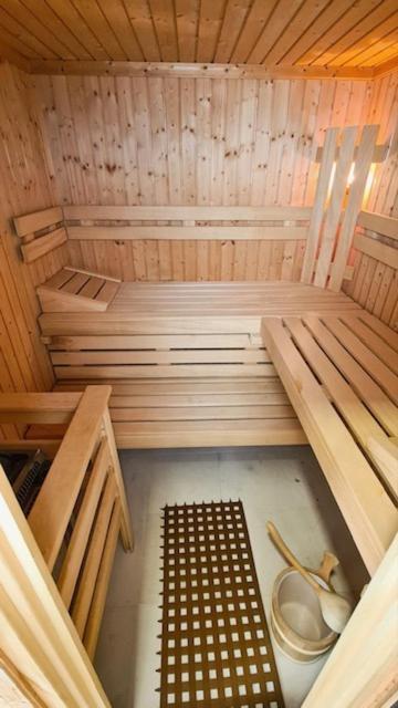Edles Apartment In Architektenvilla Mit Grossem Pool, Sauna, Dachterrasse Und Malerischem Garten 帕塔亚什 外观 照片